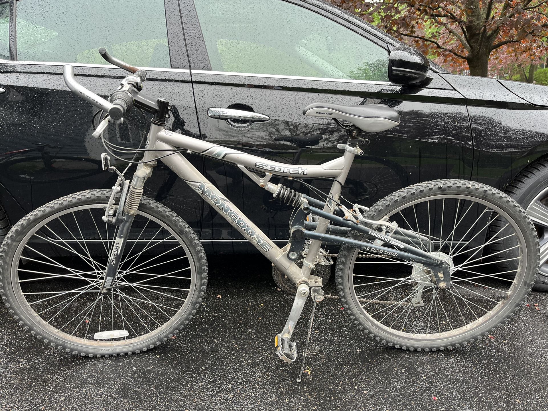 Mongoose scorch mountain bike 26-inch