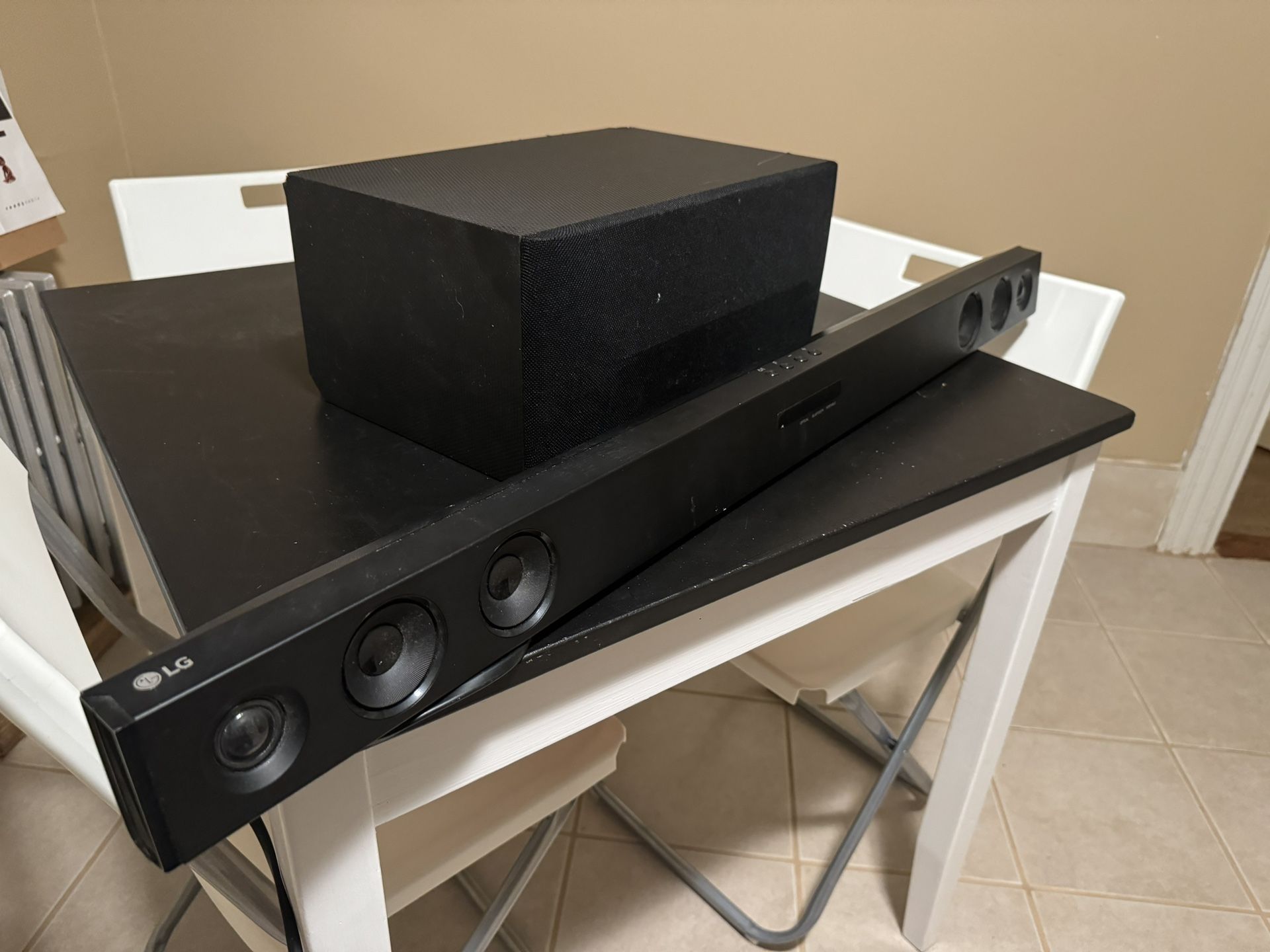 LG SJ3 Sound Bar