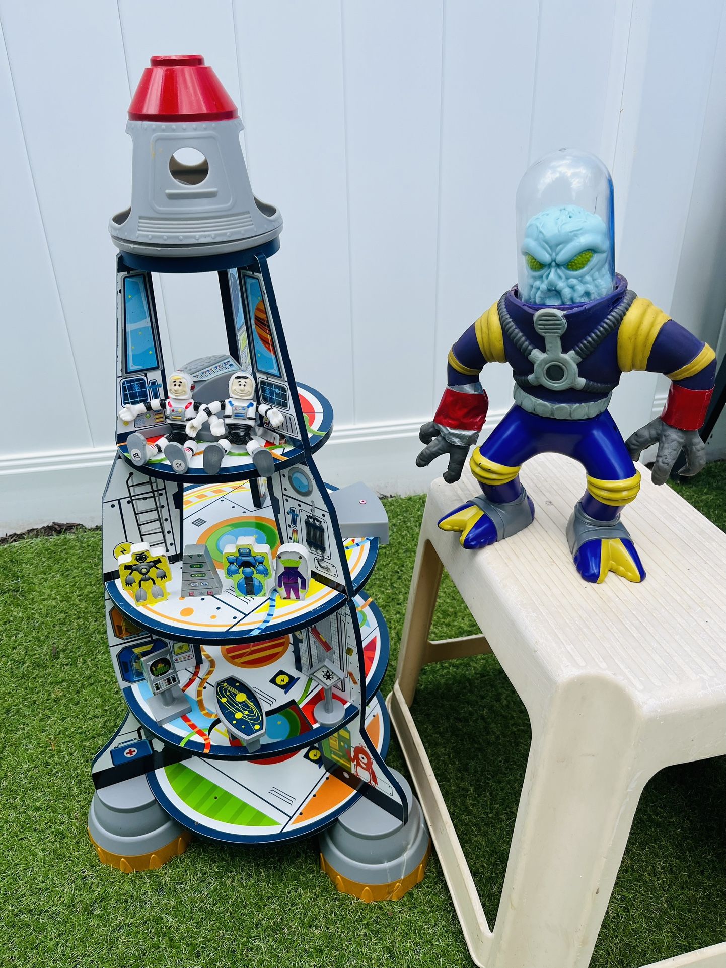 Kidcraft Rocketship 🚀 Playset & Bonus 2001 Manley Toys Screamers Angry Alien