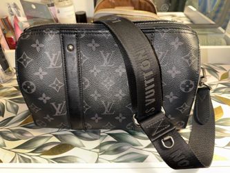 LV woman purse