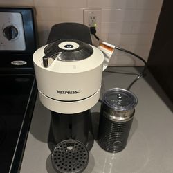 Nespresso Vertuo w Frother