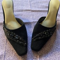 Classy Black Slides Size 9.5