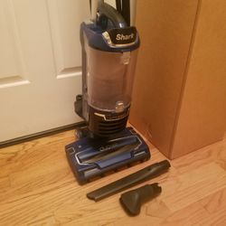 NEW cond SHARK DUO CLEAN MODEL VACUUM  , AII ATTACHMENTS  , LIFT-AWAY  MODEL  , AMAZING POWER SUCTION  , WORKS EXCELLENT  , IN THE BOX 