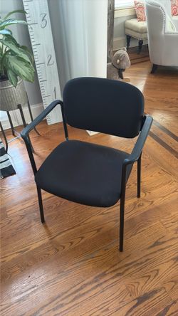Super sturdy black chair