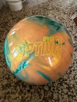 15 lb used DV8 Captiv8 Bowling Ball