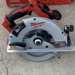 Milwaukee M18 18V Lithium-Ion Brushless Cordless 7-1/4 in. Circular Saw (Tool-Only)