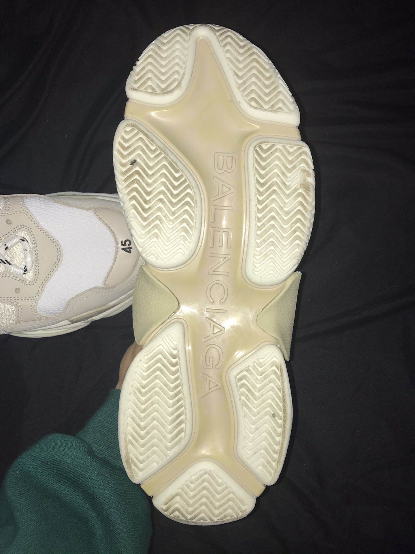 Balenciaga Triple S Cream/White for Sale in Findlay, OH - OfferUp