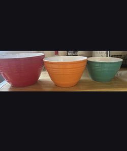 Set of Large Mixing Bowls w/ lids