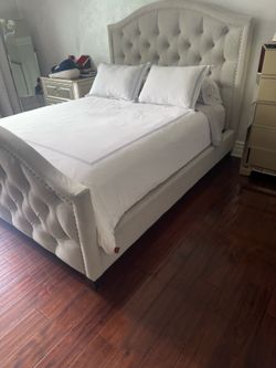 Z Galley Elegant Tufted Queen  Bed Frame with Nailhead Trim – Light Gray