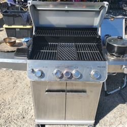 BBQ Grill Cook Out For The Entire Family