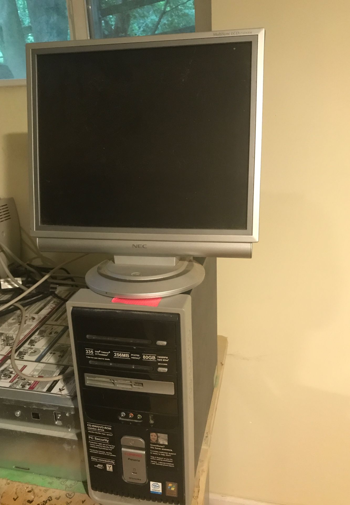 Compaq presario with NEC monitor