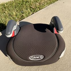 Selling GRACO car seat.
