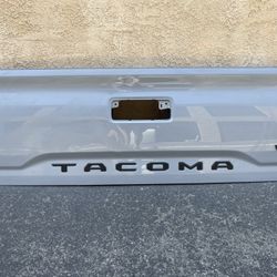 2016 2017 2018 2019 2020 Toyota Tacoma Rear Tailgate OEM