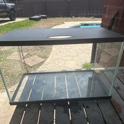 10 Gallon Frameless Fish Tank Aquarium Comes With Lid And Lights. 
