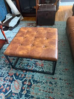 Coffee table/ottoman