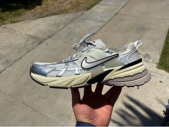 Brand New Nike V2K Run Summit White Metallic Silver HJ4497-100 Men’s Size 12