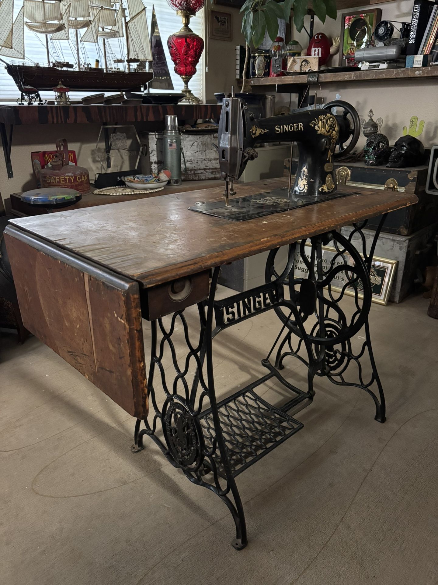 Vintage Singer Sewing Machine With Cast Iron Table
