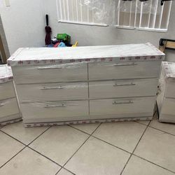 Dresser And 2 Nightstands - Cómoda Y 2 Mesitas De Noche 