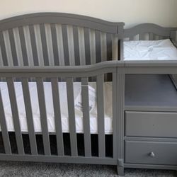 Crib with mattress only used on time