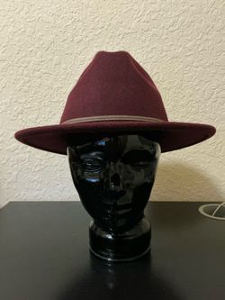 Burgundy felt hat $30 firm