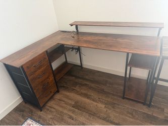 L desk with light bar