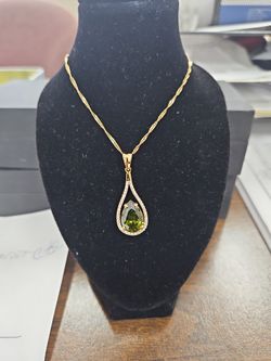 18kt Gold Pendant Set With 2cts. Green Peridot  And Diamonds