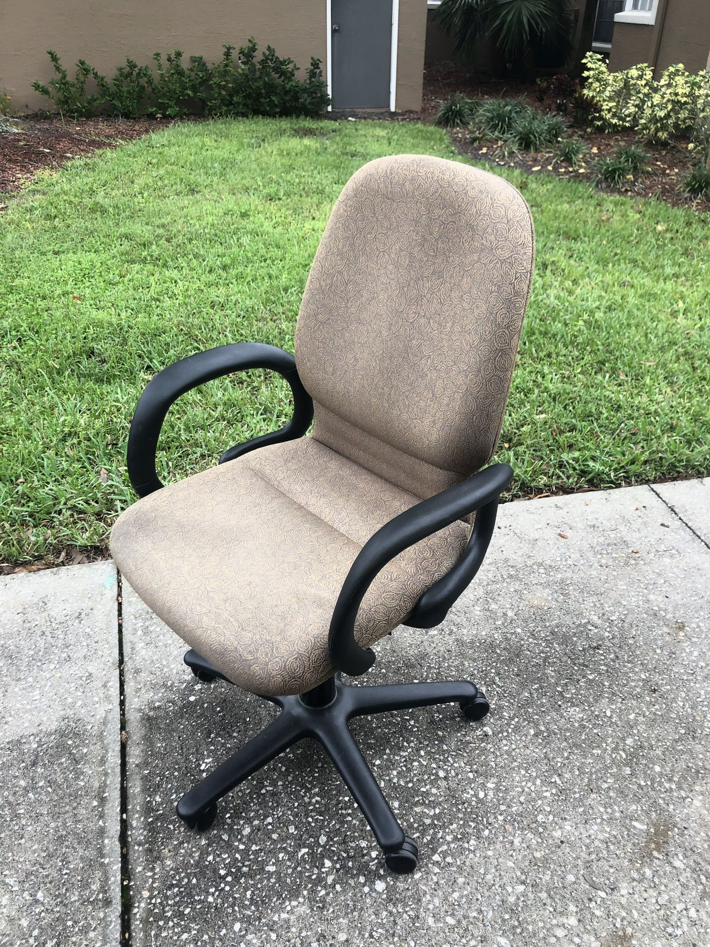 Office Chair - Very Comfortable Chair- LOCATION EAST ORLANDO
