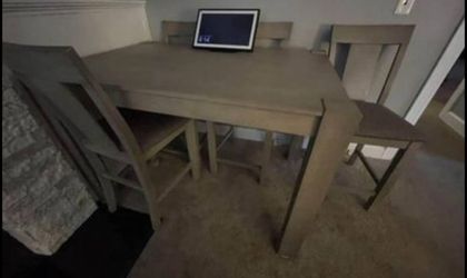 Bob’s Furniture Dinning Room Set With Bench 