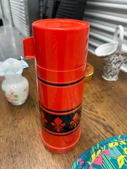 Sears 1 Quart vacuum bottle model 73067 retro Fleur-De-Lis red  Vintage Thermos