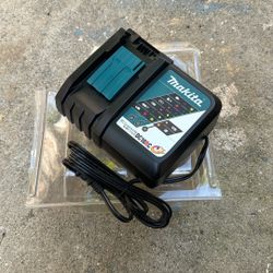Makita Original Charger