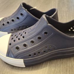 Kids Size 4 Converse Slip Ons