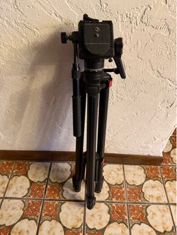 Vivitar V5000 tripod with a pan-tilt head, lightweight, black