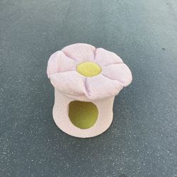 Flower Cat Tree with Cozy Condo, Dangling Ball