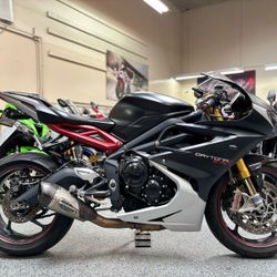 2016 TRIUMPH DAYTONA 675R