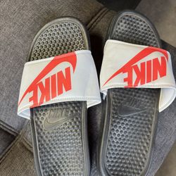 Nike Slides size 7 Women’s