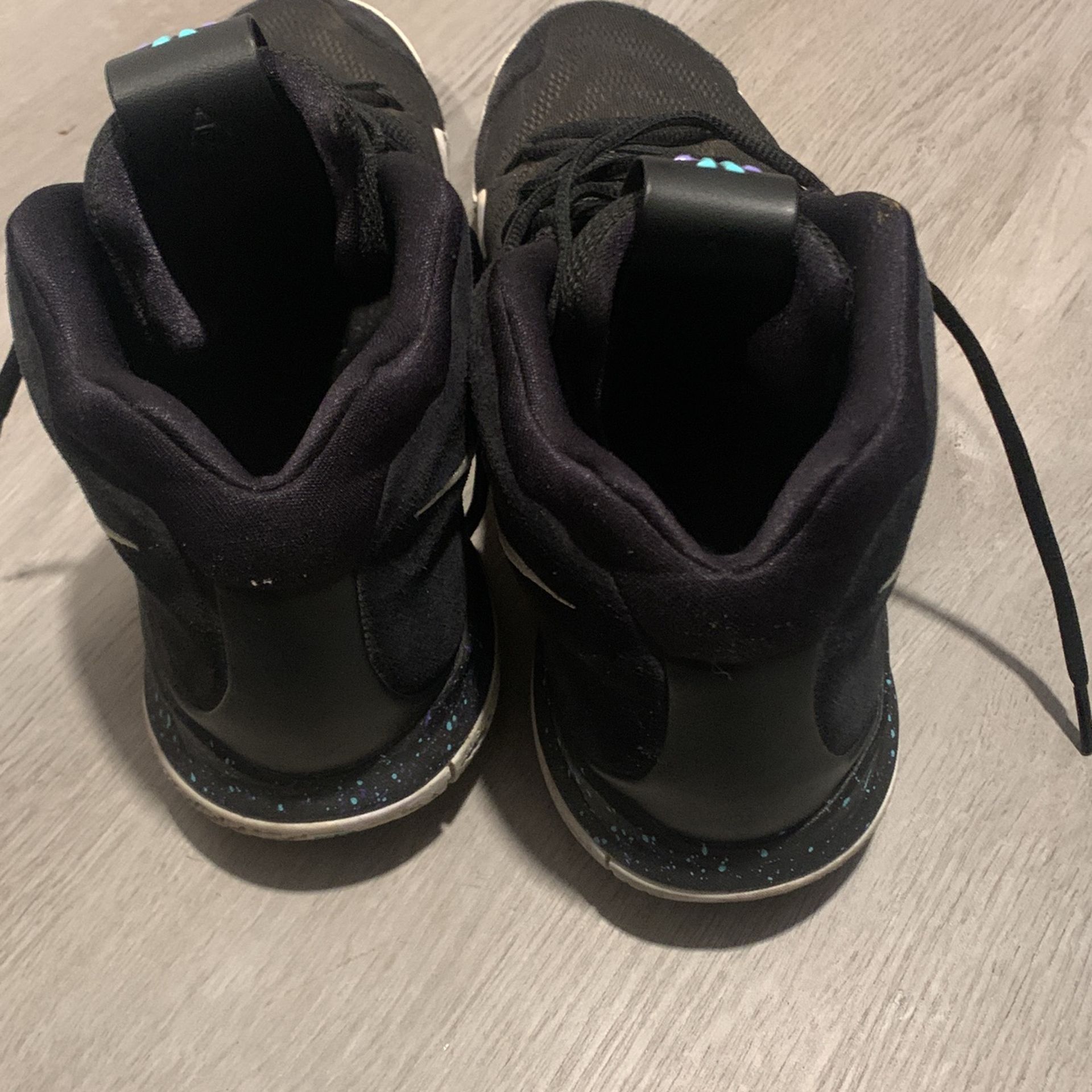 Nike Kyrie Black And White