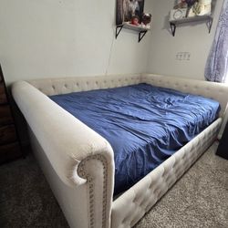Queen Day Bed 