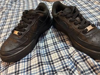 Black Nike boys