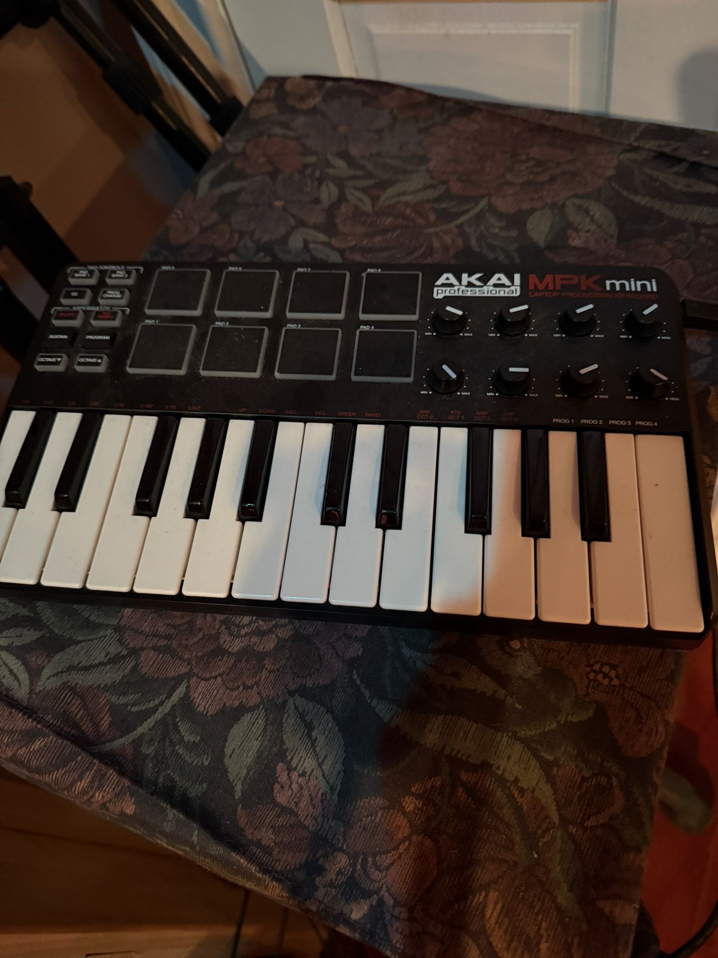 Akai Professional MPK mini Keyboard Controller 