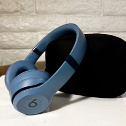 Beats Solo 4 Blue – Like New! Case, Charger & Aux Cable