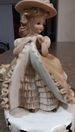 Aladdin Gift ware portable lamp girl LA. CA. vintage 5inch tall