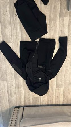Black Nike tech medium
