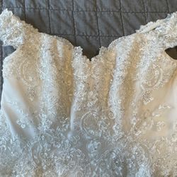 Beautiful David’s Bridal “romantic” Style Plus Size Wedding Dress