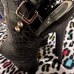 Scene Black High Heels (Great Condition)