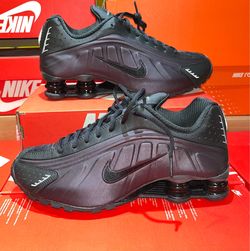 Nike shoxr4 size 9