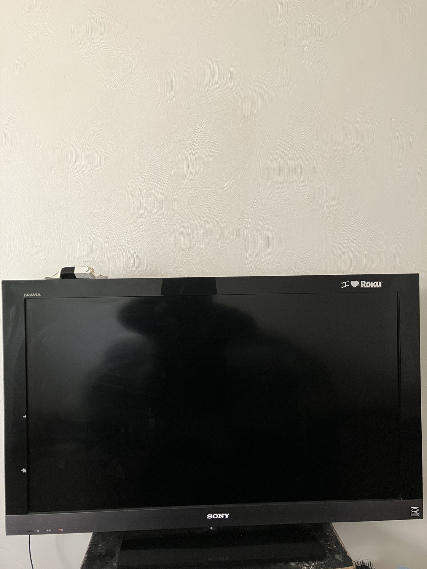 Sony Tv 40 Inch Come With A Roku N Remote New Just Got A Bigger One