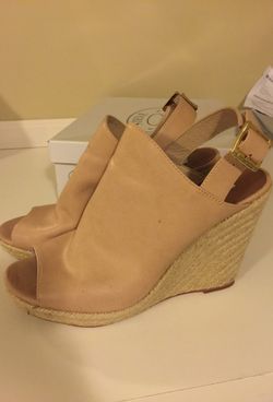 Steve Madden natural color wedge shoes. Size 10
