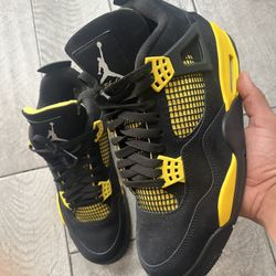 Jordan 4s Thunder Size 10.5