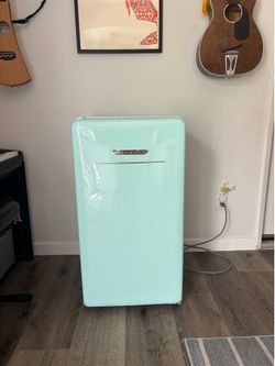 Kenmore 4.4-cu ft. Retro 1-Door Compact Mini Fridge - Mint