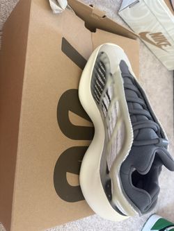 Yeezy 700 v3
